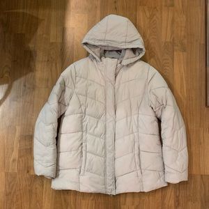 Faded Glory light gray maternity puffer, small